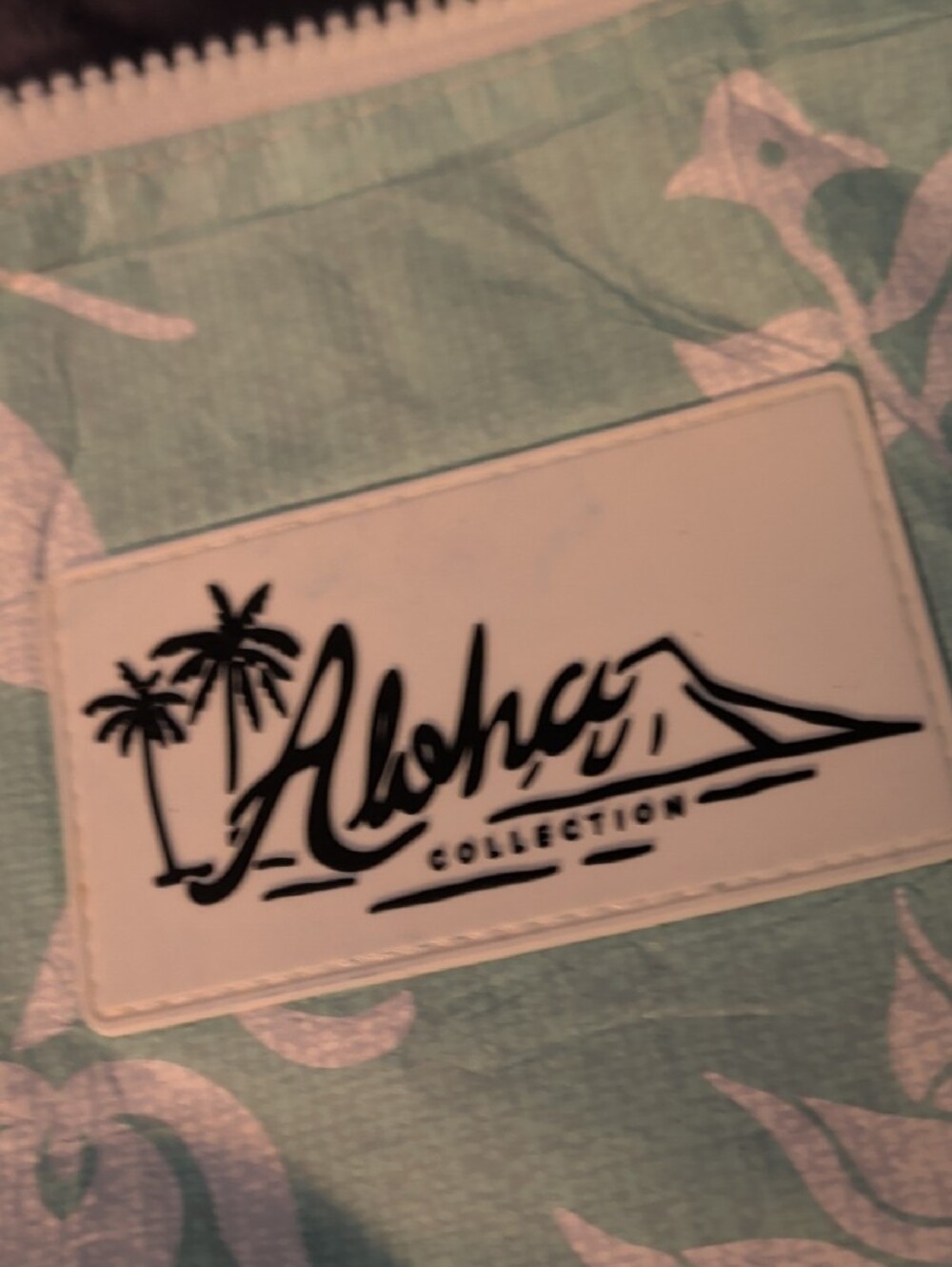 ALOHA Collection Vintage Green Small Pekelo Zipper Pouch Splash Proof NWT - Picture 2 of 5
